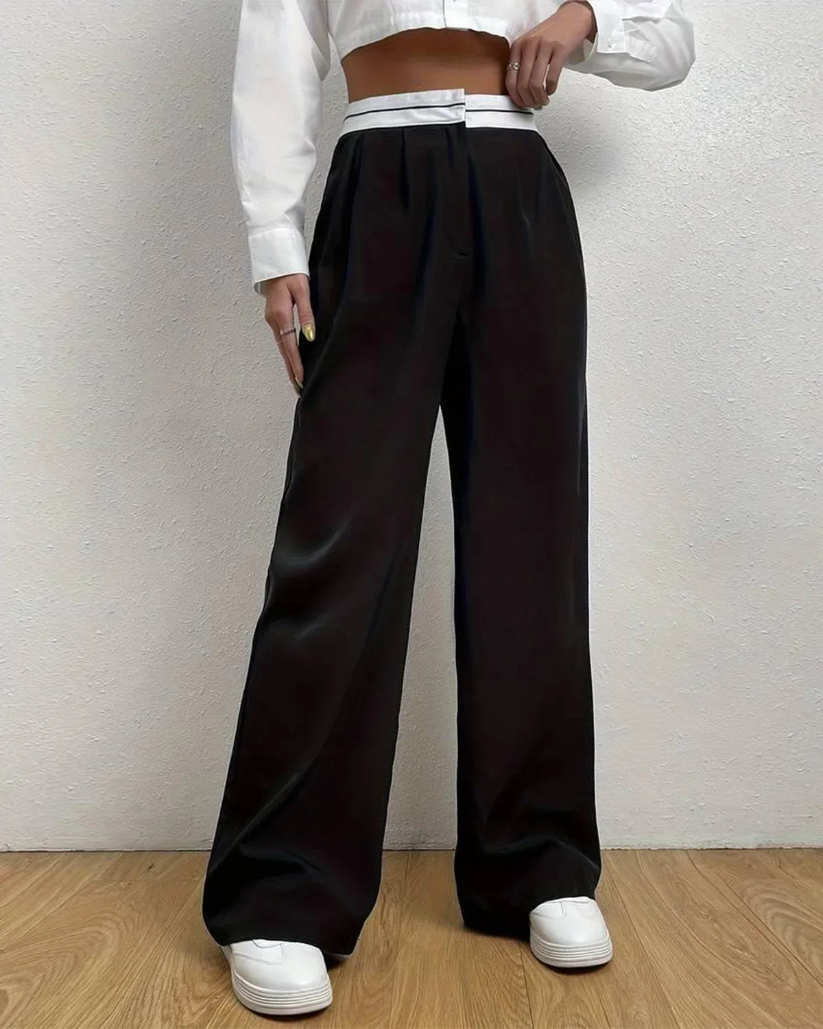 COLOR BLOCK PLEATED TROUSERS