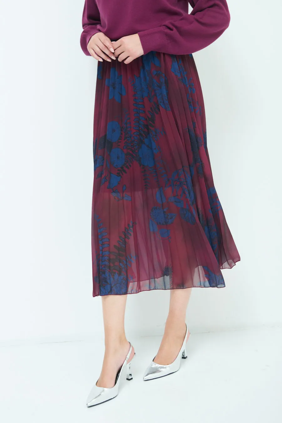 Elegant pleated skirt with floral details wholesale