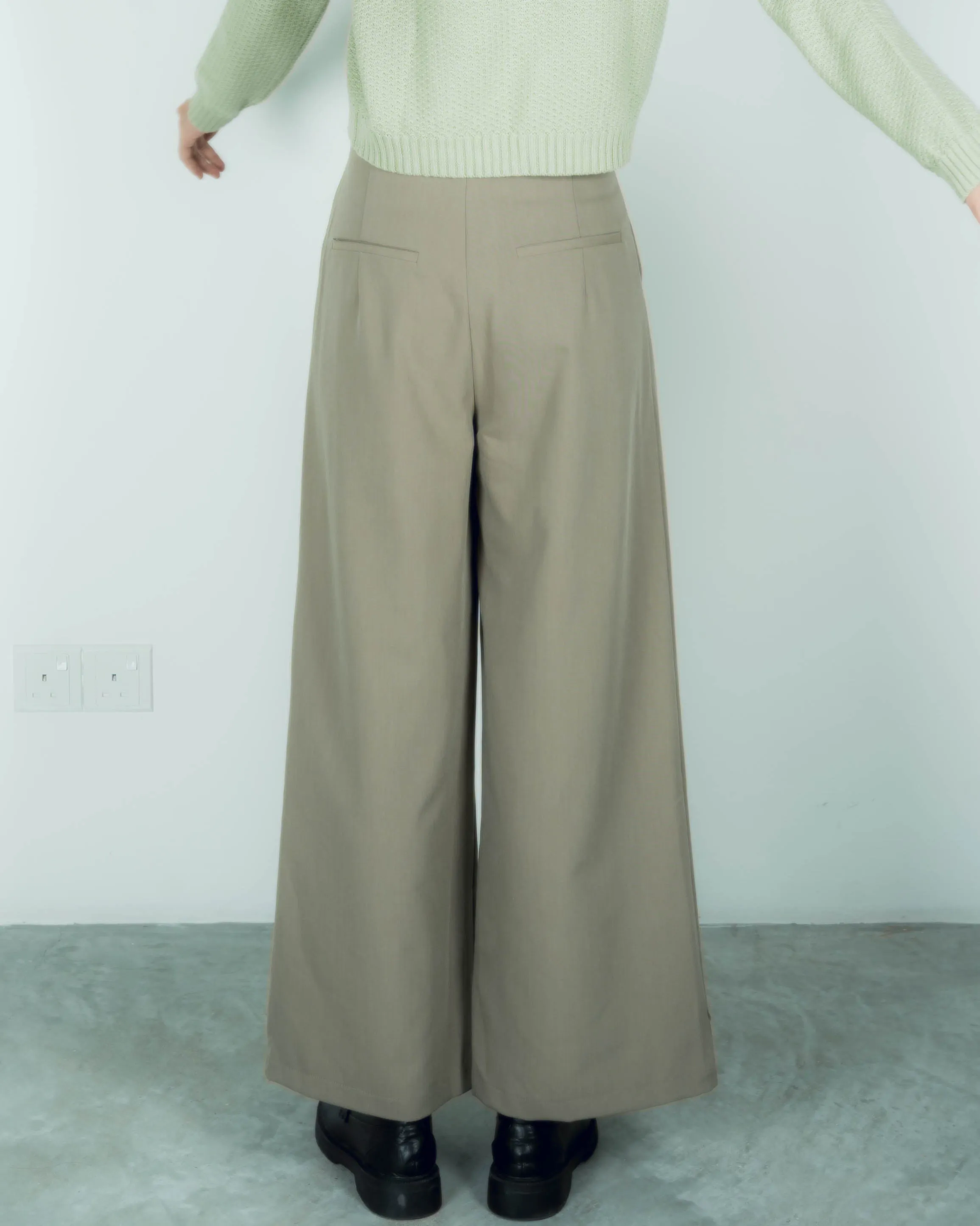 Lena Straight Cut Trousers (Khaki)