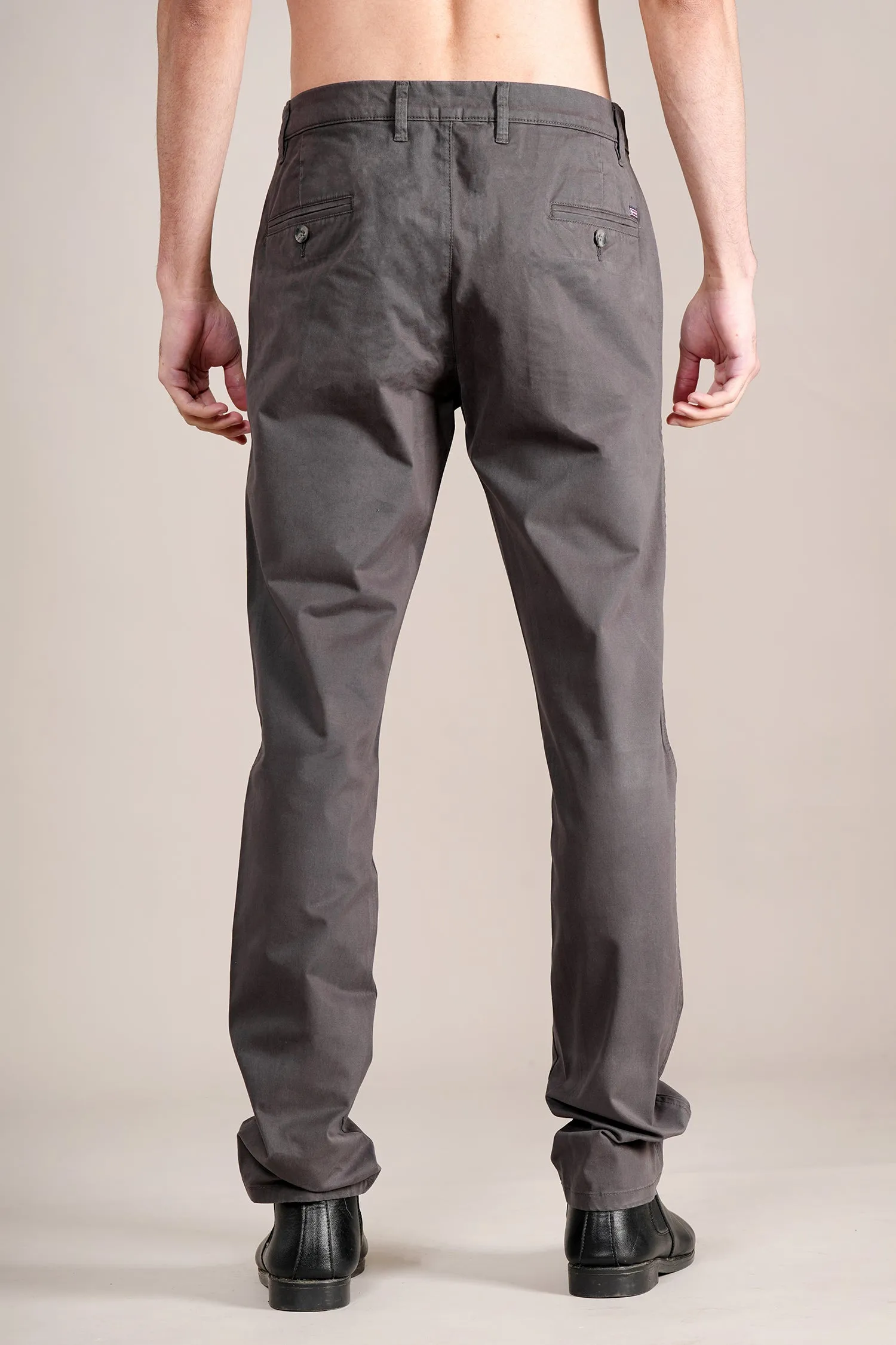 Men's Dark Grey Solid Non-Pleated Casual Trouser