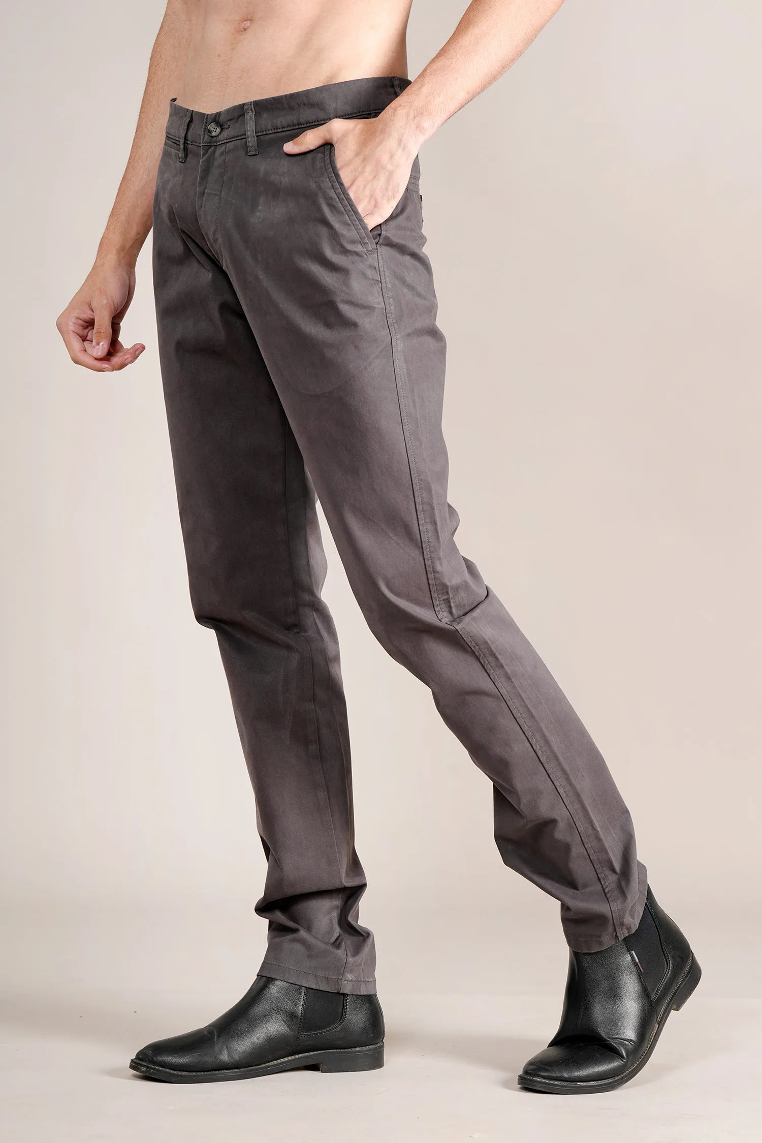 Men's Dark Grey Solid Non-Pleated Casual Trouser